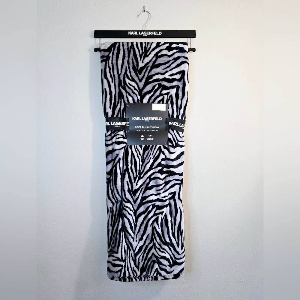 Karl Lagerfeld Paris Soft Plush Animal Print Grey Black Throw NWT
